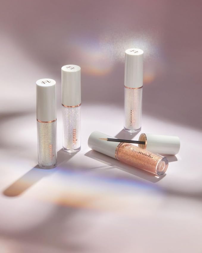 Dreamy Liquid Glitter 02 Gold Glory with Thin Applicator from Shimmering to Bold Glitter in One Multi-Dimensional Finish with Long Wearing Formula