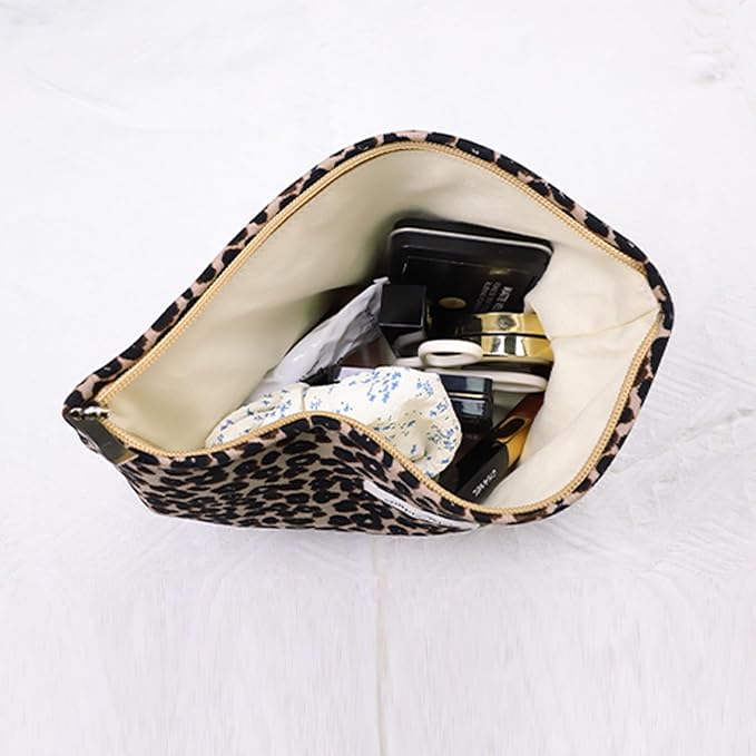 Wudygirl Leopard Makeup Bag Cosmetic Bag for Women and Girls Large Capacity Toiletry Bag Makeup Pouch Canvas Aesthetic Travel Makeup Bag Zipper Pouch (Leopard Print)