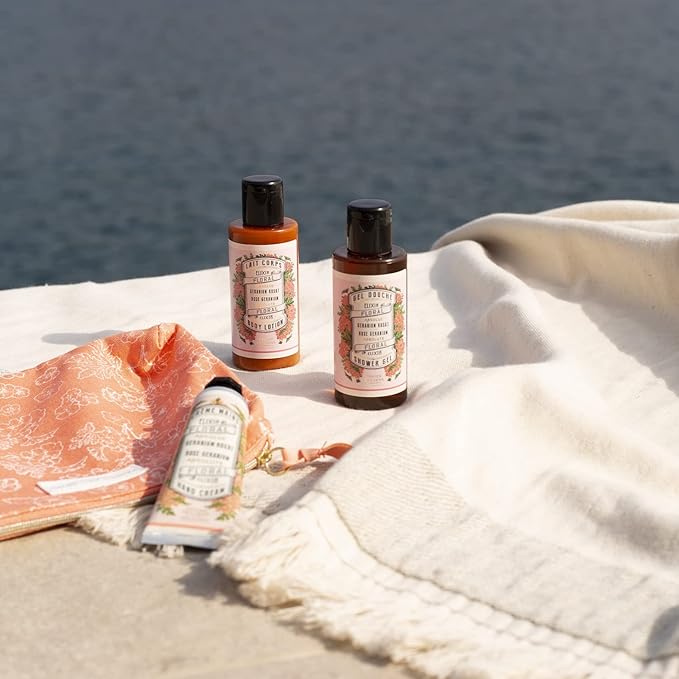 Panier des Sens - Small Hand Cream for Dry Cracked Hands β Rose Geranium Mini Hand Lotion for Dry Skin - With Sweet Almond and Olive Oil - Hand Care 97% Natural Ingredients - Travel Size 1 floz