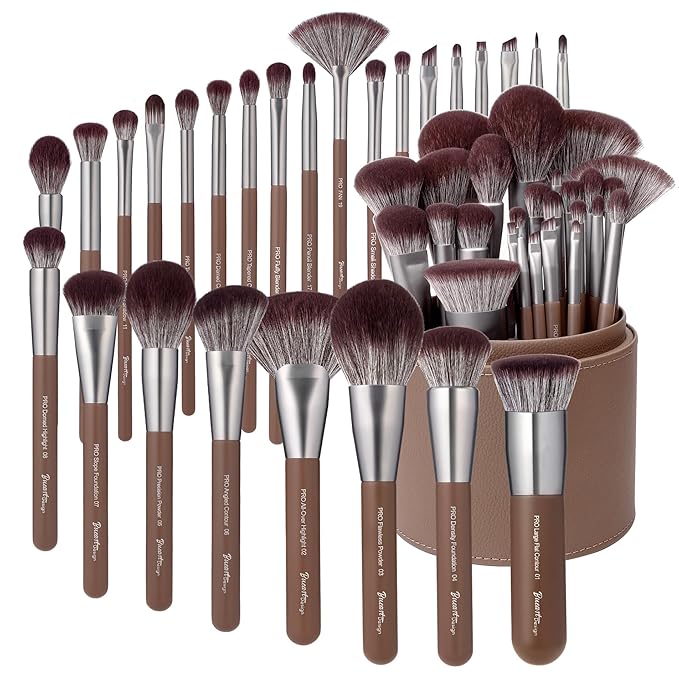 Bueart Design 26 Pcs Chocolate-colored Gift Makeup Brushes Set with Extra Large Holder,Elegant Make up Brushes for Foundation,Face Blending Powder, Contour, Highlight, Concealer, Eyeshadow