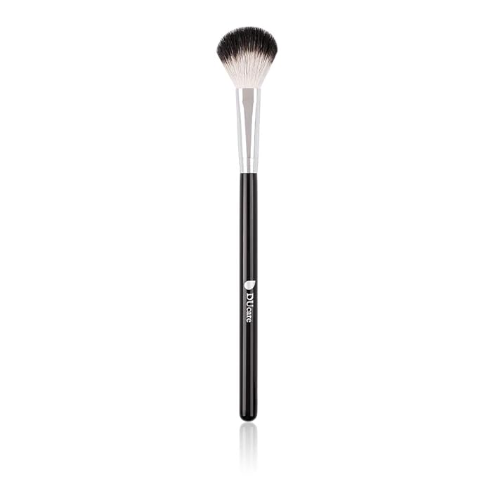 DUcare Highlighter Brush Fan Brush Setting Makeup Brush Blending Helps Lock in Foundation and Concealer 1Pcs Black