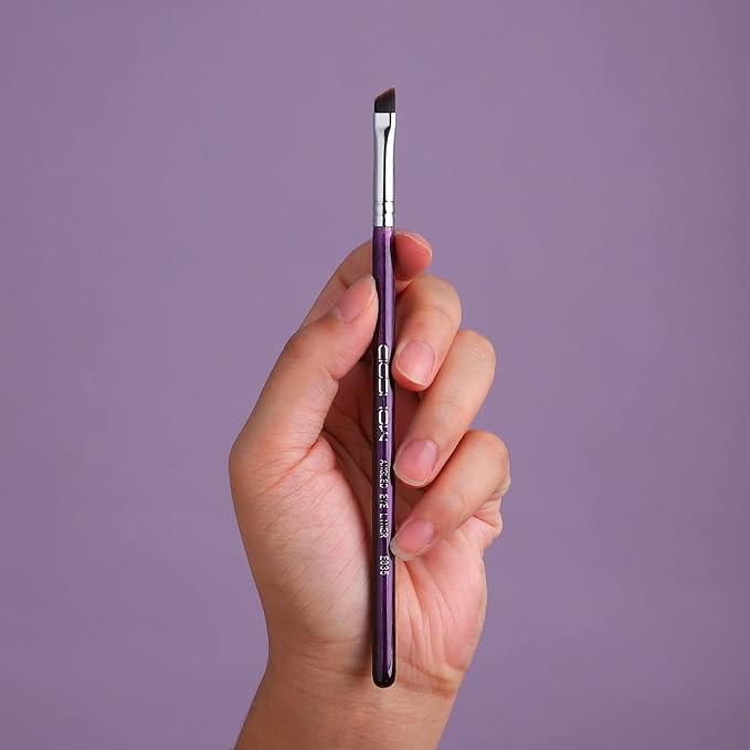 Eyeliner Brush Fine Angled - PRO Precision Gel Eye Liner Makeup Brush -Ultra Thin Slanted Flat Angle - Premium Cruelty Free Synthetic Bristles (E835 Purple)