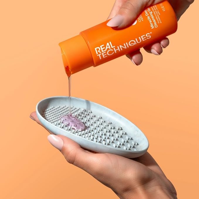Real Techniques Miracle Deep Cleansing Gel, Makeup Brush & Sponge Cleaner Shampoo for Makeup Tools, Vegan & Cruelty-Free, 4 fl. oz./118 ml Bottle