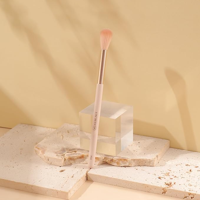 Highlighter Brush, Fluffy Eyeshadow Blending Brush, Must-Have Makeup Tool for Highlight & Blush (Medium Blender)