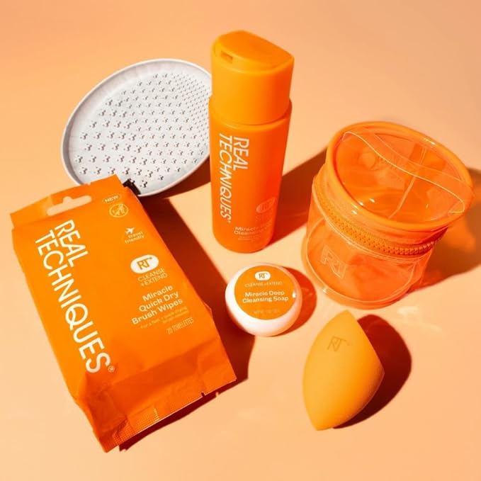 Real Techniques Miracle Brush Cleansing Palette, Makeup Brush Cleaner For Deep Cleaning, Use With Makeup Brush Shampoo, Silicone Ridges & Easy Grip, Includes Cleansing Gel, Cruelty-Free, 3 Count