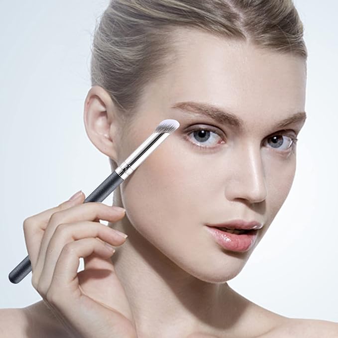 Concealer Brush, Angled Under Eye Makeup Small Foundation Precision Face Blending Brush for Liquid Cream & Nose Contour Make Up Application 370S