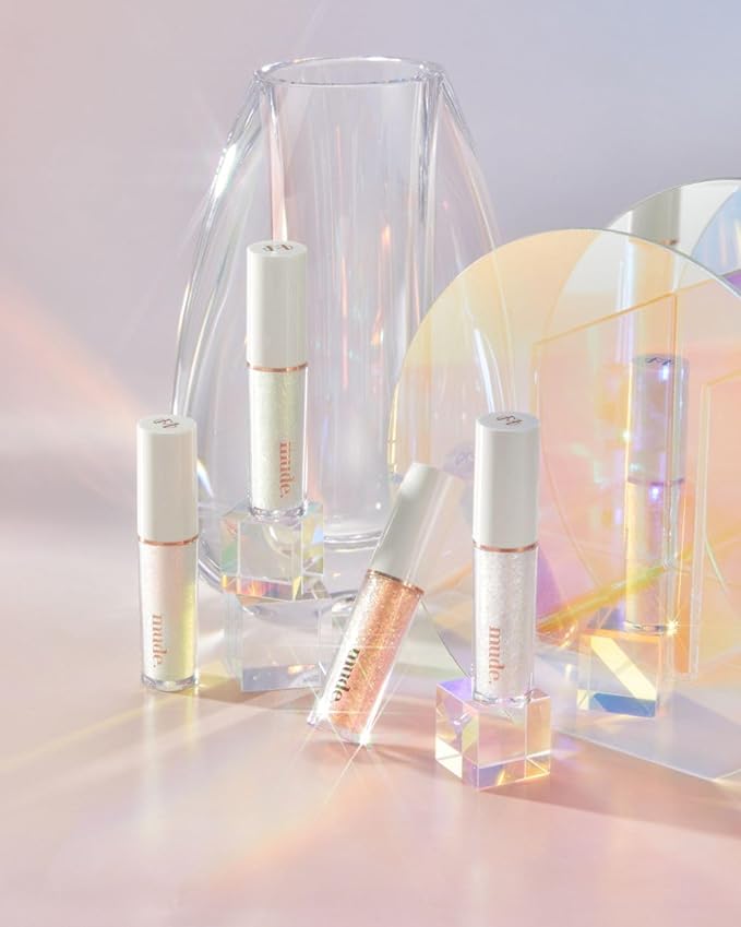 Dreamy Liquid Glitter 02 Gold Glory with Thin Applicator from Shimmering to Bold Glitter in One Multi-Dimensional Finish with Long Wearing Formula