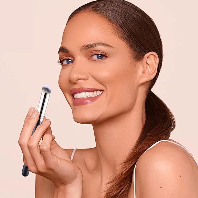 Concealer Brush with Cover – Small Foundation Brush for Precise Application, Angled Makeup Brush with Soft Synthetic Bristles for Under Eye, Blemishes, Highlight & Nose Contouring