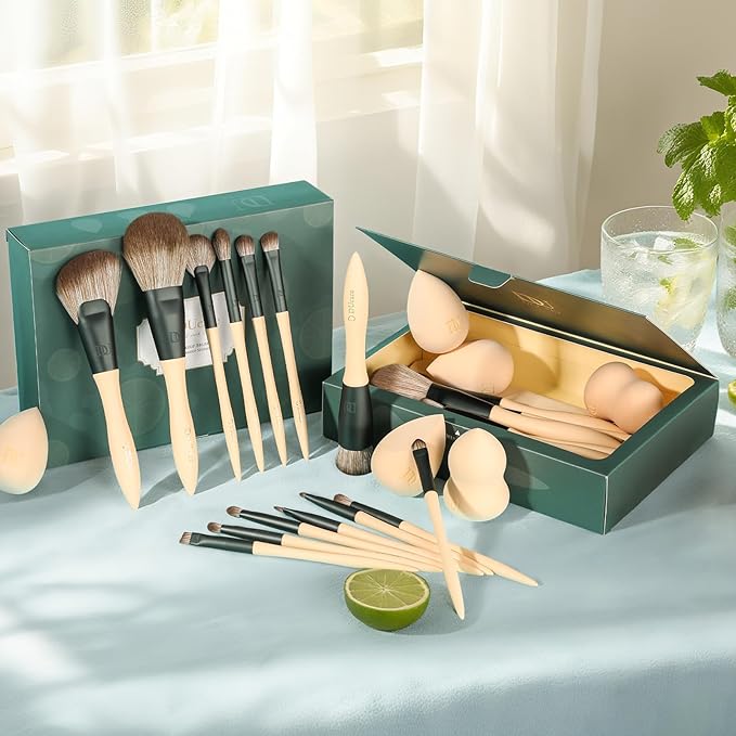 DUcare Makeup Brushes 14Pcs with 3Pcs Christmas Sponges Cosmetic Bag Makeup Brush Set for Foundation Blending Face Powder Blush Concealers Eye Shadows