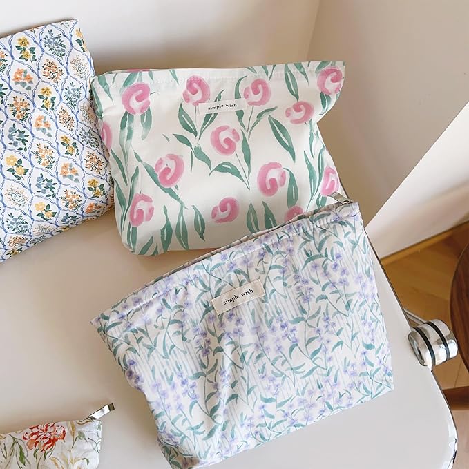 Wudygirl Cute Makeup Bag for Women - Travel Cosmetic Bag with Zipper Makeup Pouch Floral Make up Organizer Handbag Aesthetic (Purple Floral)