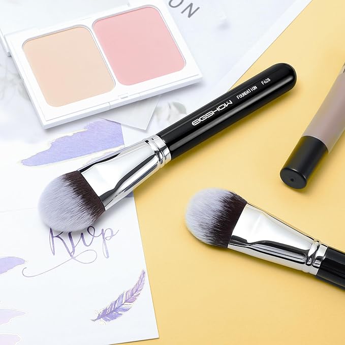 EIGSHOW Domed Foundation Brush, Large Face Makeup Brush with Soft Dense Synthetic Bristles for Blending Liquid Cream Powder (F628)