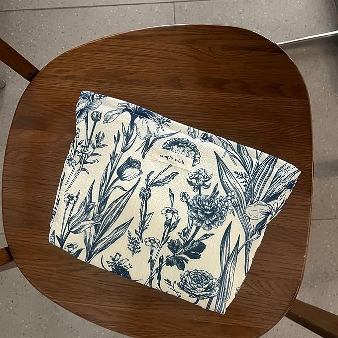 Wudygirl Cute Makeup Bag for Women - Travel Cosmetic Bag with Zipper Makeup Pouch Floral Make up Organizer Handbag Aesthetic (Porcelain Blue)