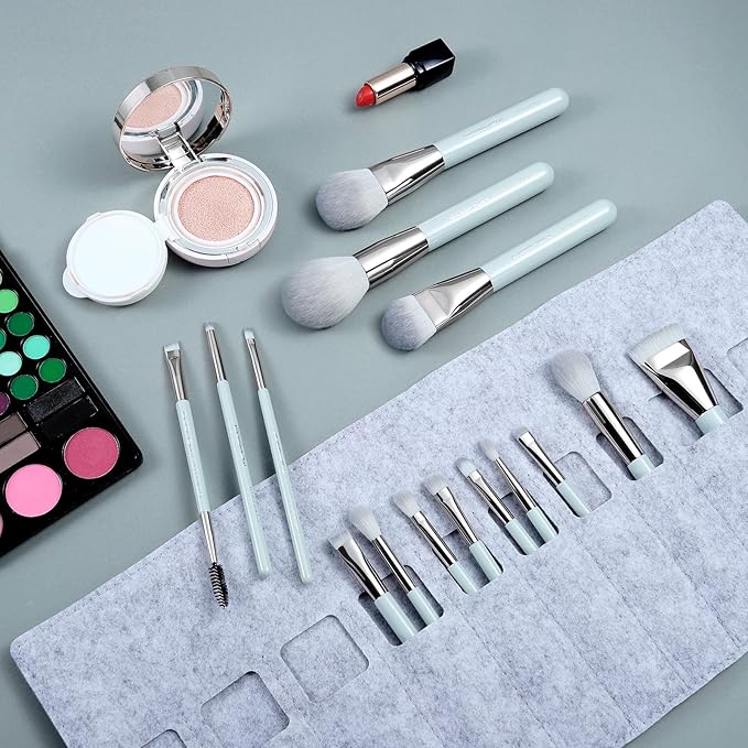 Makeup Brushes, EIGSHOW 15pcs Professional Makeup Brush Set With Case, Premium Synthetic for Foundation Contour Concealers Blush Eye Shadow (BABYBLUE)