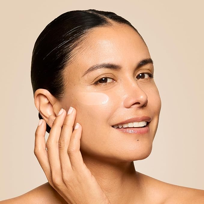 Honest Beauty Mini Vitamin C Radiance Serum | Improves + Brightens Skin Tone and Complexion | Gentle for Sensitive Skin, Fragrance Free, Vegan | Travel Size, .33 fl oz