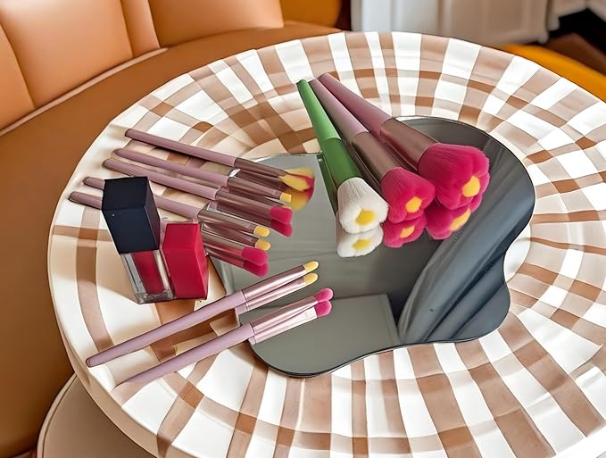 Beautiful Makeup Brush Set for Girls, 10pcs Kawaii Fan Cute Daisy Flower Red Makeup Brushes Kit of Powder Blush Eye Shadow Brush for Teens Women Girls