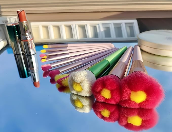 Beautiful Makeup Brush Set for Girls, 10pcs Kawaii Fan Cute Daisy Flower Red Makeup Brushes Kit of Powder Blush Eye Shadow Brush for Teens Women Girls