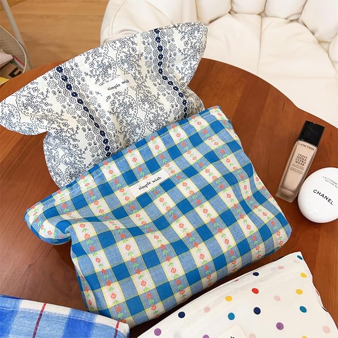 Wudygirl Cute Makeup Bag Large Capacity Cosmetic Bag Aesthetic Floral Makeup Pouch for Women Makeup Organizer Pencil Pouch Portable Toiletry Bag Zipper (Blue Floral)