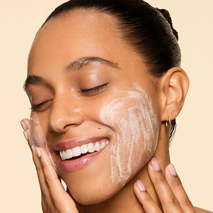 Honest Beauty Sensitive Skin Calming Cream Cleanser | Gently Cleanses, Hydrates, + Calms Skin | Hypoallergenic, Fragrance Free, Vegan | 4 fl oz