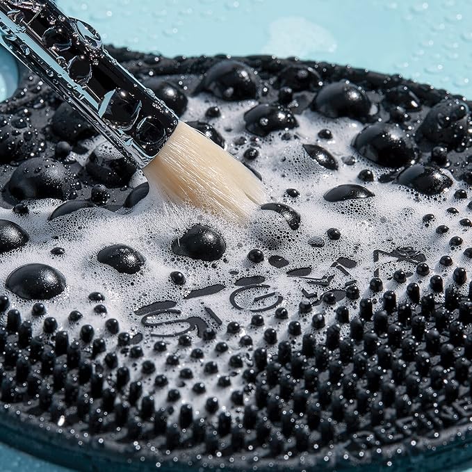 Sigma Beauty - Palmat® - Makeup Brush Cleaner - Perfect for Travel and On the Go - Palm Sized - Black